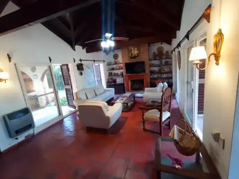 Casa en Venta con 6 cocheras