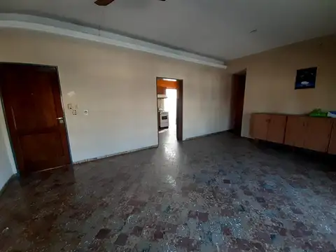 Venta Departamento 4 ambientes con patio y lavadero