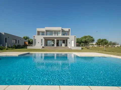 Casa venta San Sebastian Area2 exigentes privada vista al golf 6amb 4dorm 2plantas full amenities