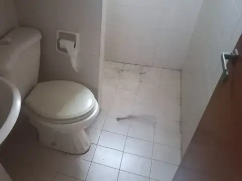 VENTA. CASA BERNAL. BARRIO PARQUE. JARDIN / GARAGE