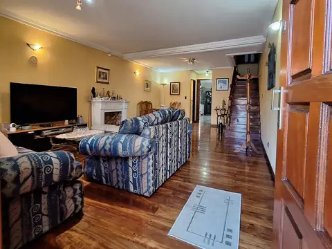 Casa 5 ambientes con 3 baños