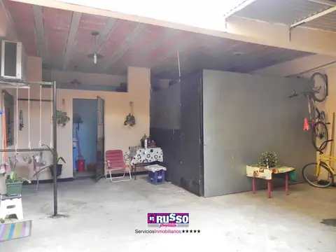 Casa 6 ambientes con 2 baños