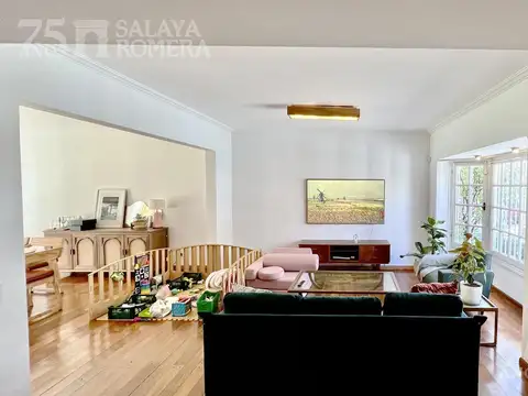 Casa en Venta con 2 cocheras