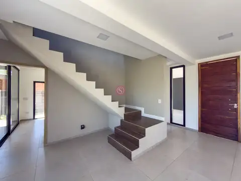 Casa en Alquiler con 1 cochera