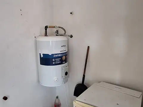 VERSALLES. IRIGOYEN 1200. MARAVILLOSA CASA MULTIFAMILIAR 8 AMB.LOTE 10 X 32 PISCINA