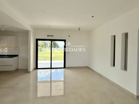 Casa en Venta con 3 cocheras