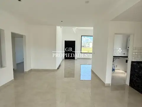 Casa en Venta con 3 cocheras