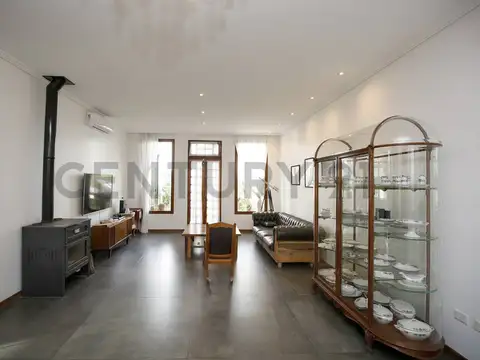 Casa en Venta con 4 cocheras
