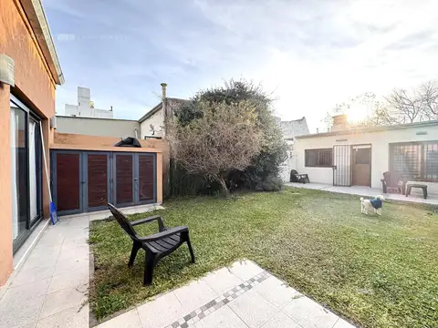 Casa en Venta  La Plata de tres dormitorios