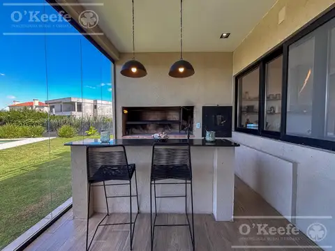 Casa en Venta con 3 cocheras