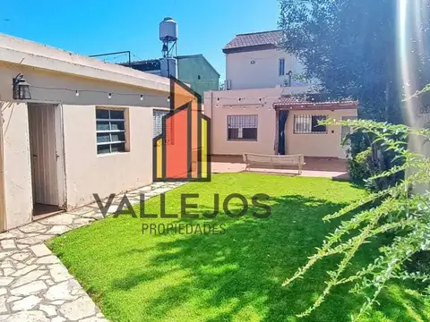 Casa 6 ambientes excelente zona, parque, cochera, balcón