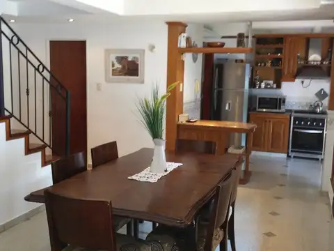 IMPONENTE CASA 5 AMB. CON PARQUE  APTA CREDITO!