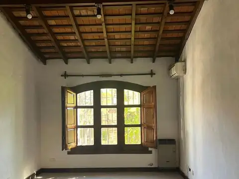 Casa en Alquiler con 1 cochera