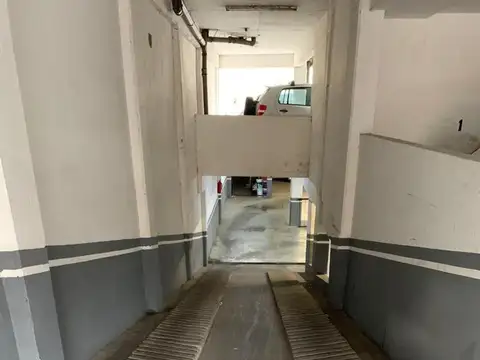 VENTA COCHERA CUBIERTA - FLORES