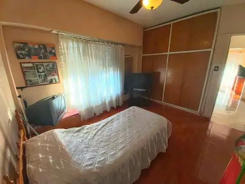 Thames 1600, Piso PA