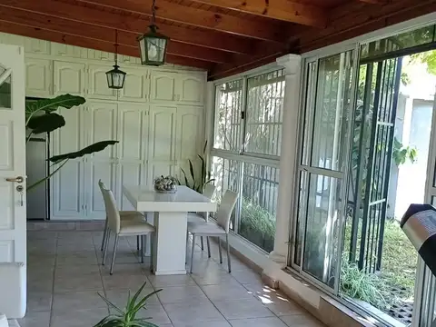 VENTA CASA LA PLATA 4 DORMITORIOS COCHERA PARQUE
