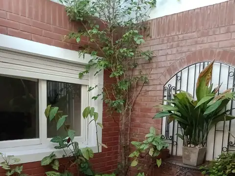 VENTA CASA LA PLATA 4 DORMITORIOS COCHERA PARQUE