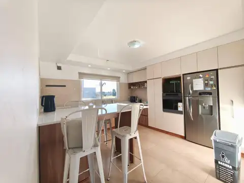 Casa 7 ambientes con 3 baños