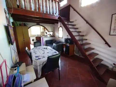 Casa en 2 plantas, con lote libre