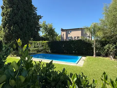 Casa en  lote entral con 3 dormitorios