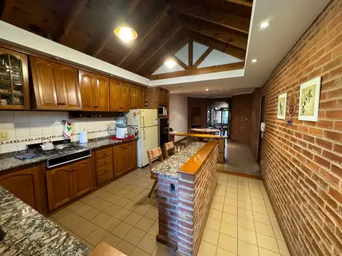 VENTA CASA 4 AMBIENTES WILDE PISCINA QUINCHO