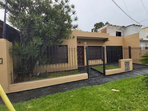 Casa 3 ambientes en  Venta - Quilmes Oeste