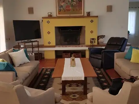 Casa 5 ambientes con 3 baños