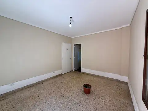 San Juan Bautista de Lasalle 1700, Piso 1