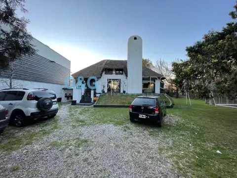 EXCLUSIVA CASA EN VENTA