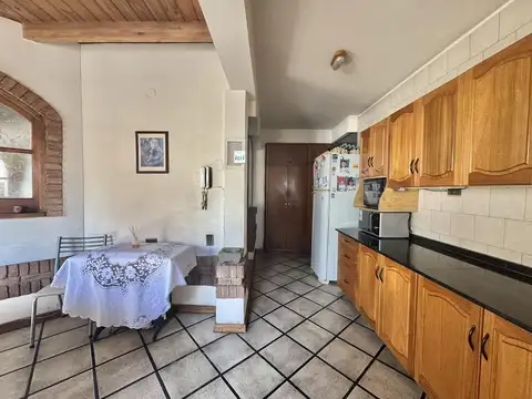 Casa 5 ambientes con 2 baños