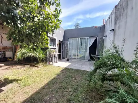 Venta casa 3 ambientes cochera jardín Olivos