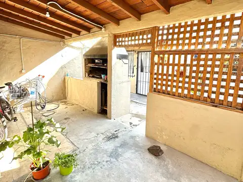 Casa 2 ambientes con 1 baño