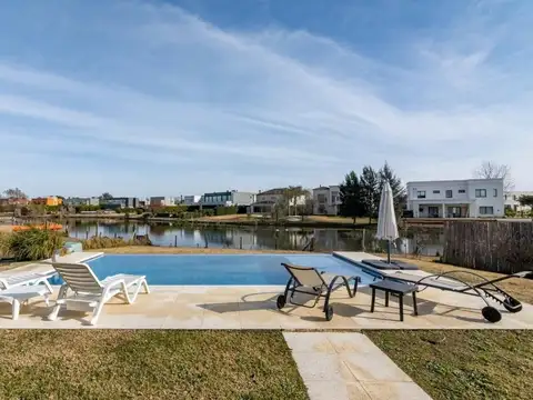 Casa en Venta en El Canton, USD 335.000