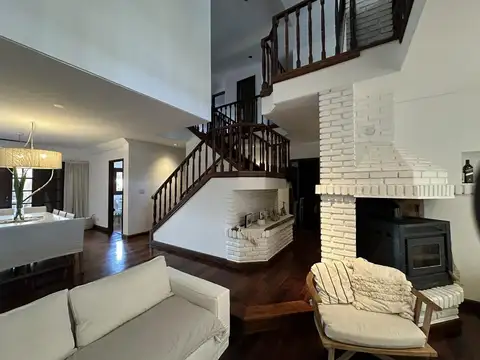 Casa 5 ambientes con 3 baños