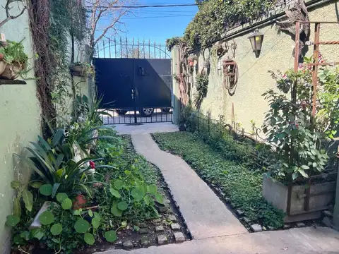 Depto Tipo Casa en Venta en Castelar, USD 110.000