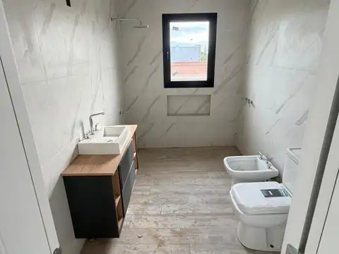 Casa 5 ambientes con 2 baños