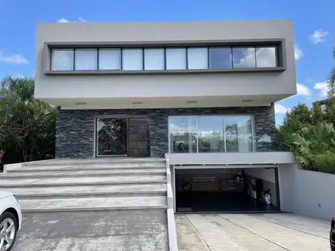 Albanueva, magnifica casa moderna de diseño, 4 dormitorios, pileta, amarra, venta