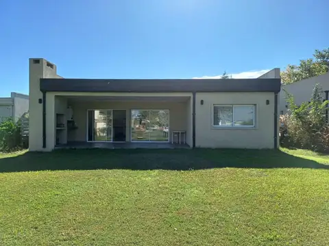 Casa de 4 ambientes en Venta ubicado en  Santa Elena, Pilar del Este