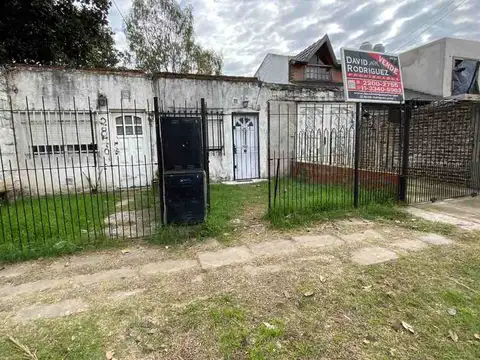 VENTA DE 2 DEPARTAMENTO TIPO CASA - MORON SUR