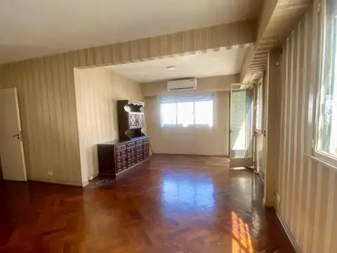 Excte semipiso en Barrio Norte, al frente, 3 dorm. y dep. de servicio, 105 m2.,vista panorámica, todo externo.