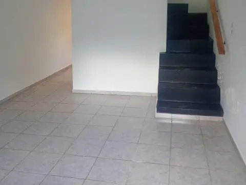 Depto Tipo Casa en Alquiler de 2 dormitorios