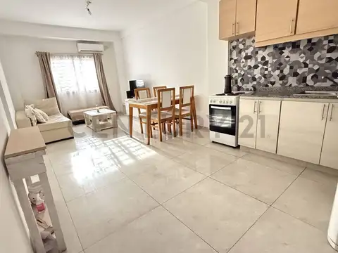 Venta Departamento 3 ambientes con gran patio - Monte Castro