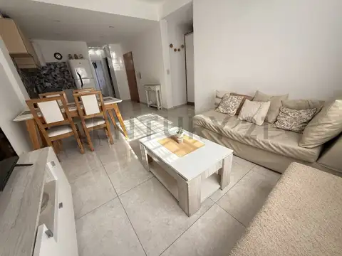 Venta Departamento 3 ambientes con gran patio - Monte Castro