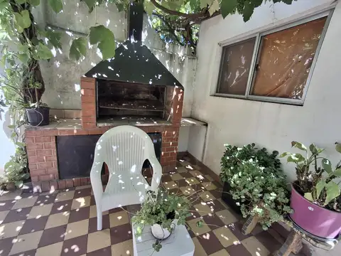 CASA CON LOTE PROPIO EN VENTA. JOSE LEON SUAREZ