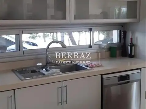 Casa en Venta con 4 cocheras