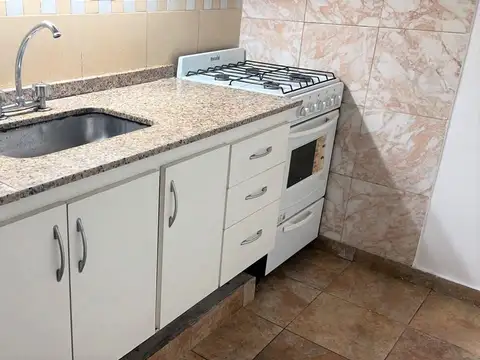 Depto Tipo Casa en Alquiler en Lomas del Mirador, $ 750.000