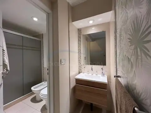 DEPARTAMENTO EN VENTA AMOBLADO TRES DORMITORIOS Y COCHERA