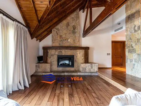 Casa en Venta con 6 cocheras