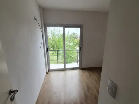 SE VENDE DEPARTAMENTO DE DOS AMBIENTES EN MERLO ZONA CENTRO CON COCHERA