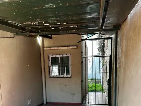 Casa 4 ambientes con 1 baño
